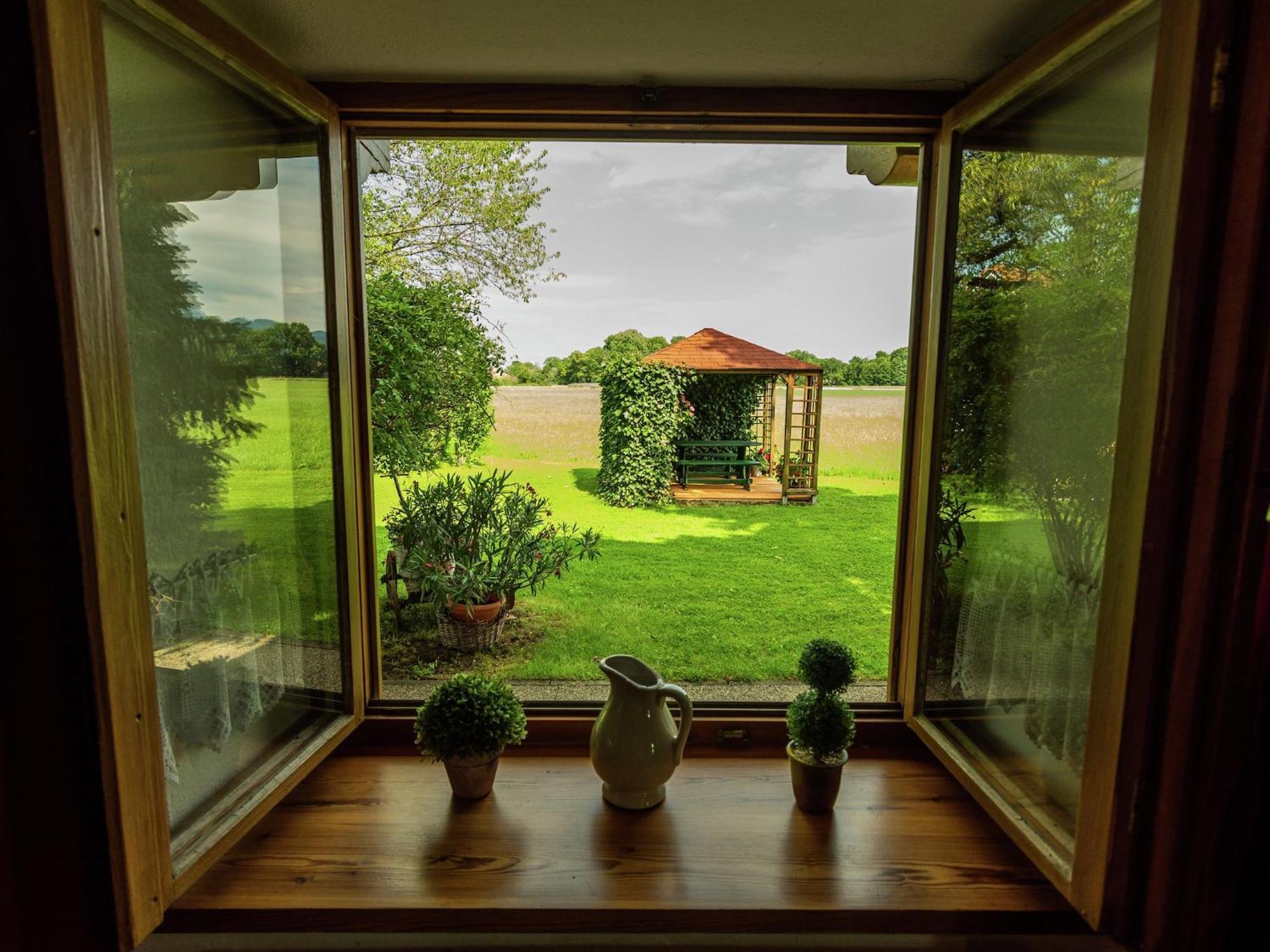 Alluring Holiday Home In Ubersee With Whirlpool Bagian luar foto