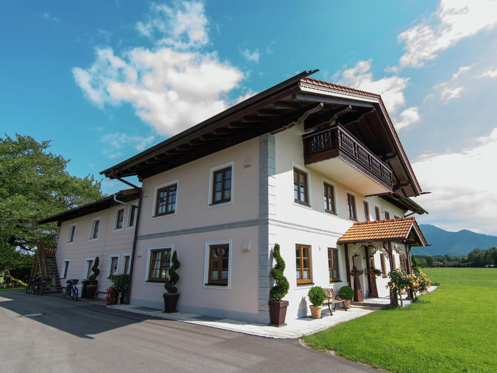 Alluring Holiday Home In Ubersee With Whirlpool Bagian luar foto